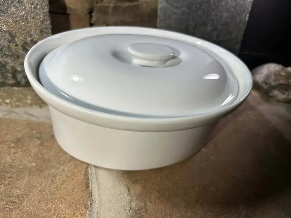 Cordon Bleu White Oval Casserole covered dish oven / microwave safe elegant